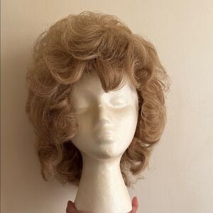 Elegant Brown Curly Wig (1)